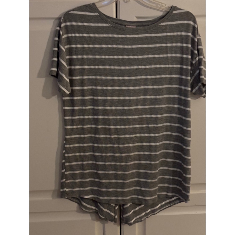Chicos Zenergy Womens Grey White Striped Split Back Short Sleeve Top Size M 8/10